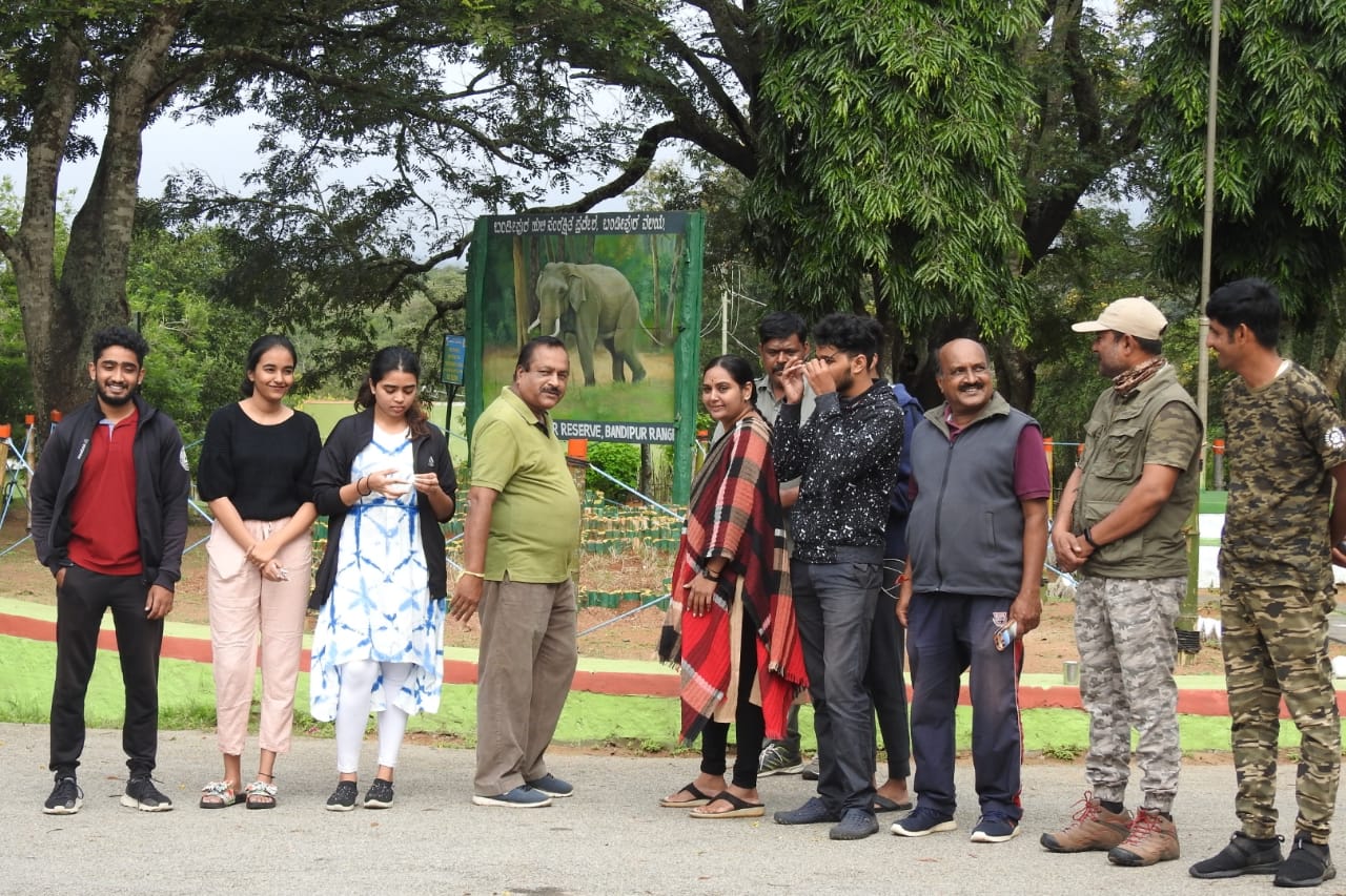 Shruti celebrates Birthday with Bandipur Forest Department staff ..!