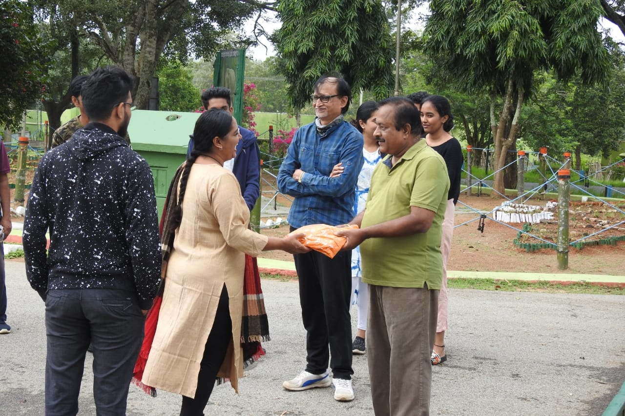 Shruti celebrates Birthday with Bandipur Forest Department staff ..!