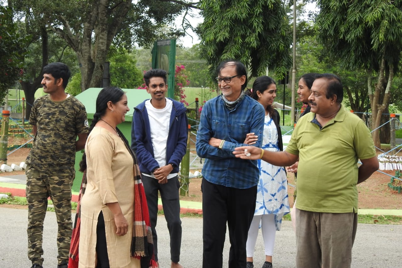 Shruti celebrates Birthday with Bandipur Forest Department staff ..!