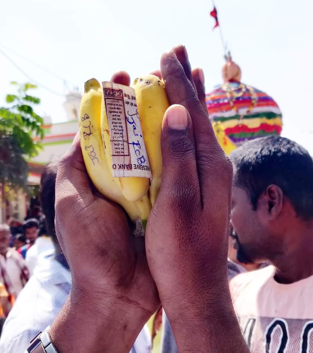 ರಥೋತ್ಸವದ ವೇಳೆ ಅಭಿಮಾನಿಯ ಹರೆಕೆ ಪೋಟೋ ವೈರಲ್