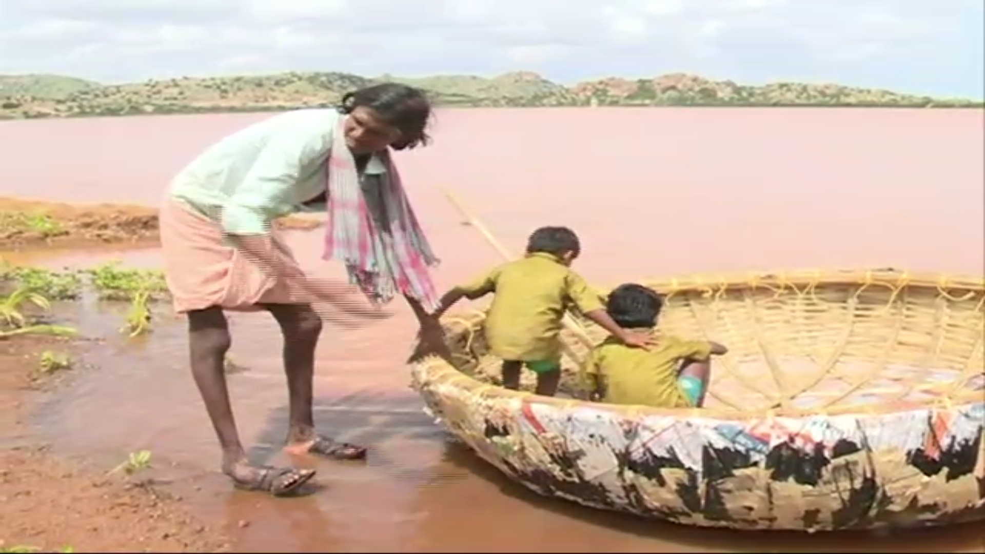 Karnataka: No water, power, road in Chitradurga's Jilladagondi village