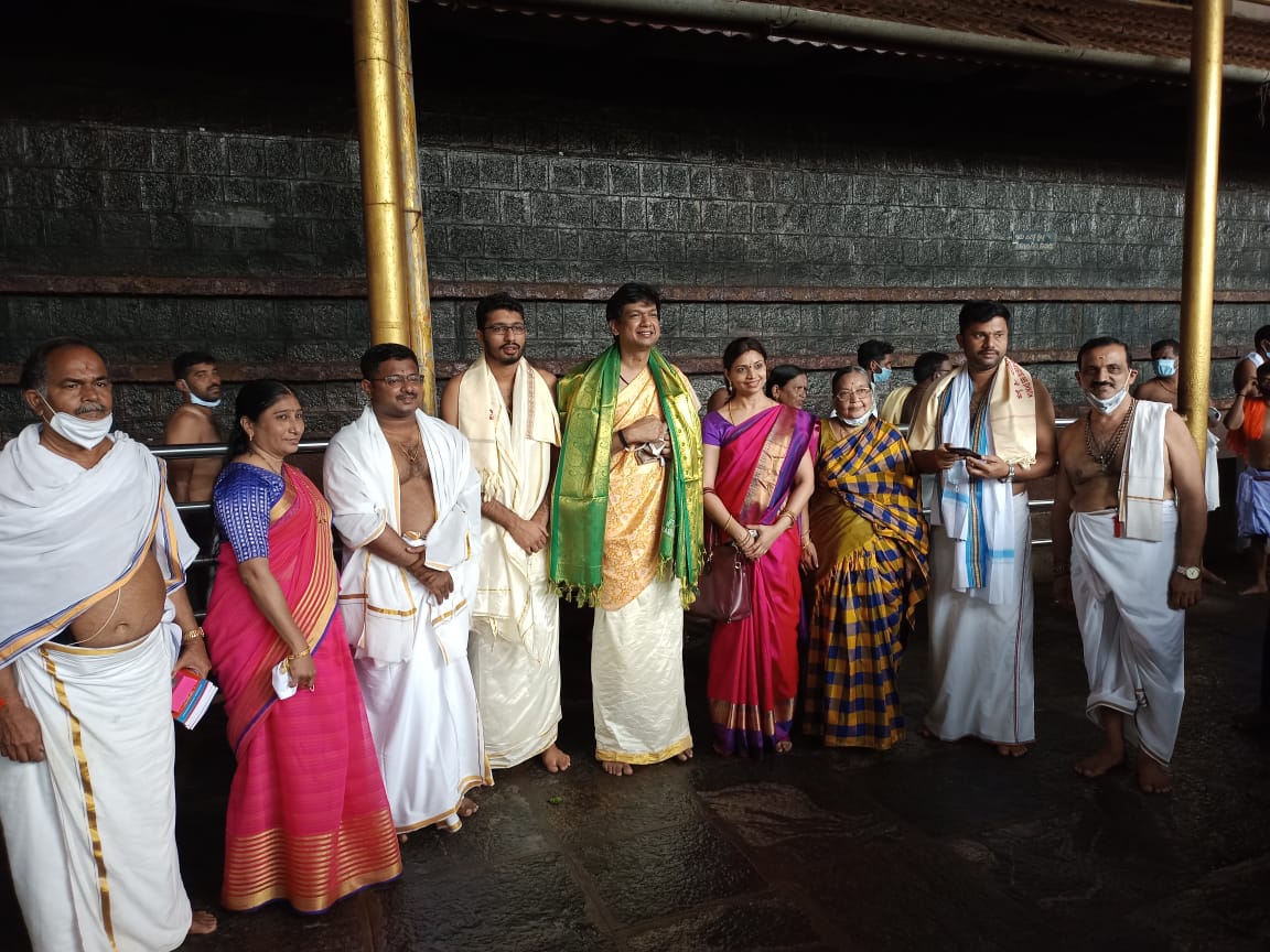 singer vijay prakash and family visits Kukke Shri Subrahmanya Temple