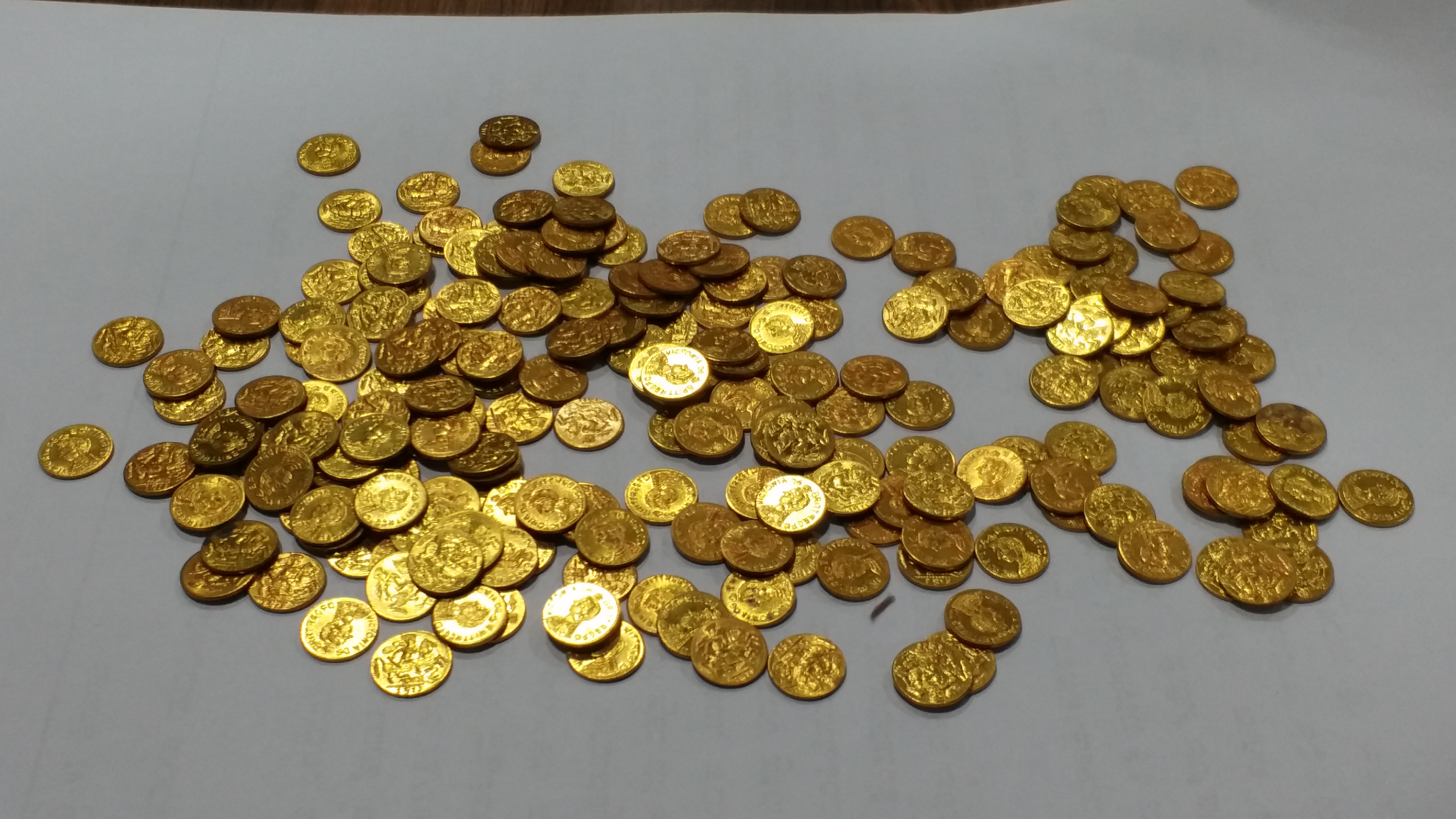30 lakh rupees Cheated by giving fake gold coins in Davanagere: One person was arrested
