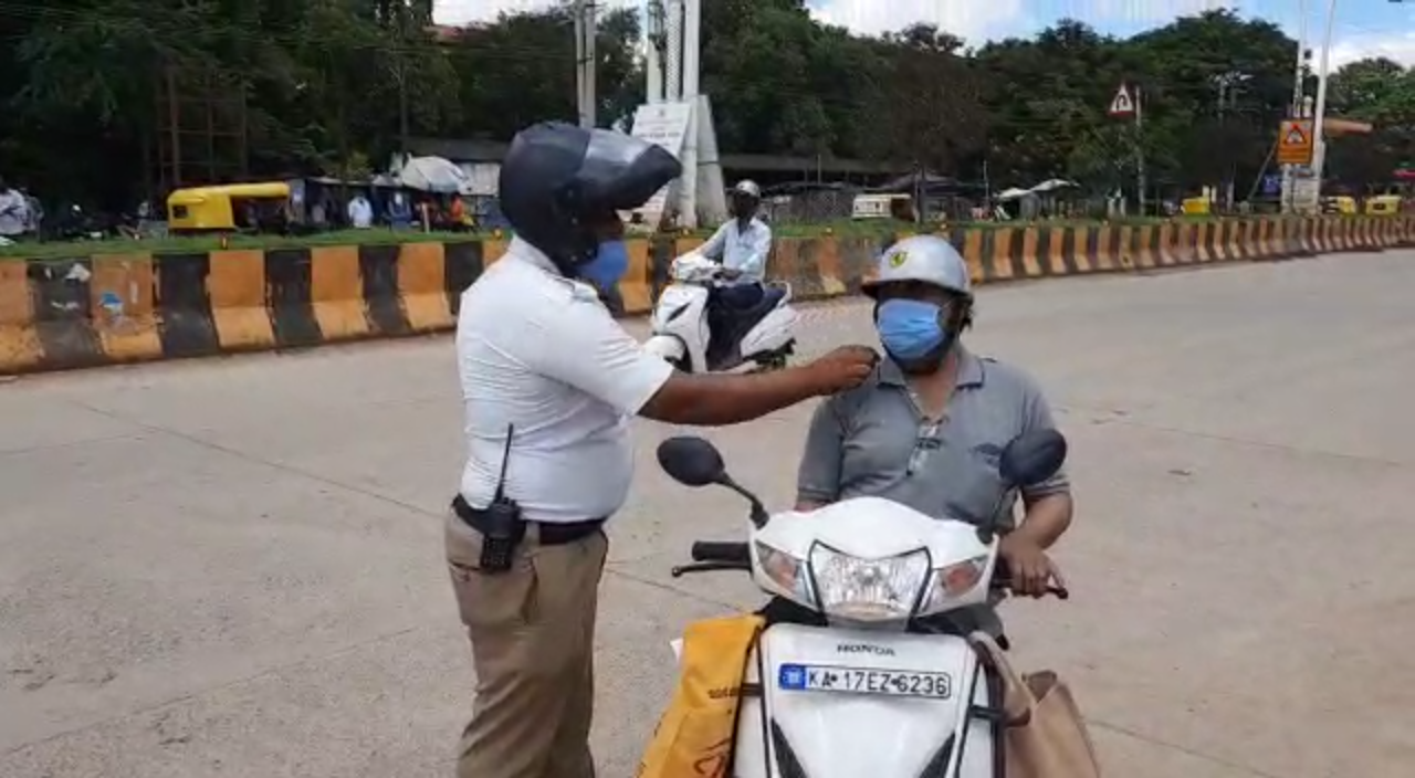 sp hanumantharaya speaks on isi helmet