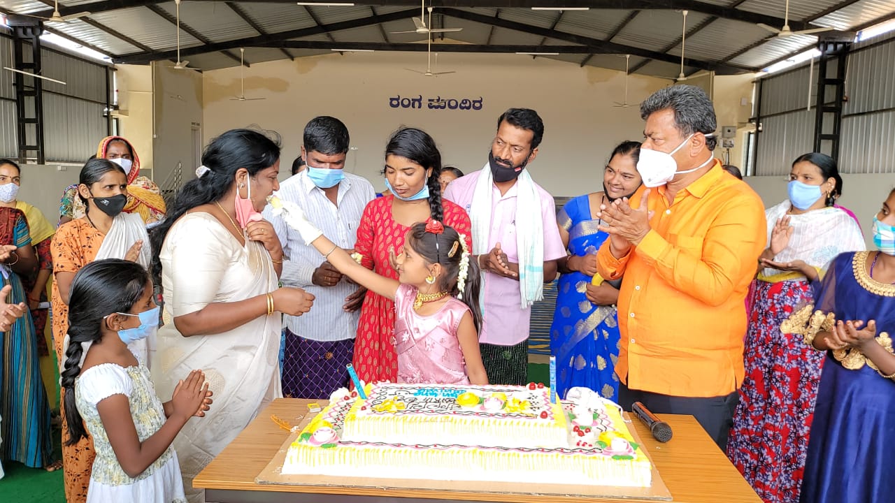 Renukacharya celebrated children's birthday at CC Center