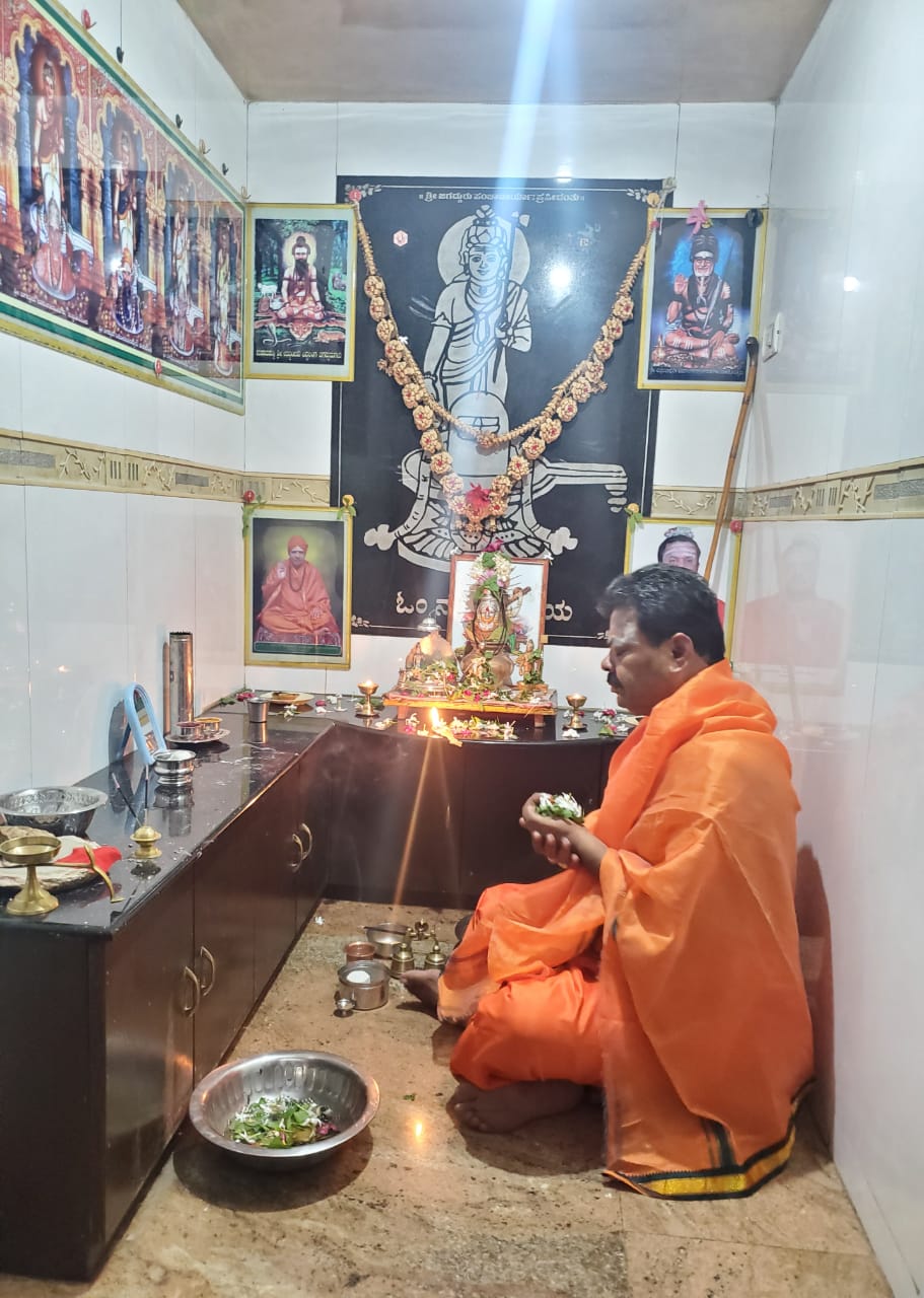 Renukacharya worship istalinga in Honnalli