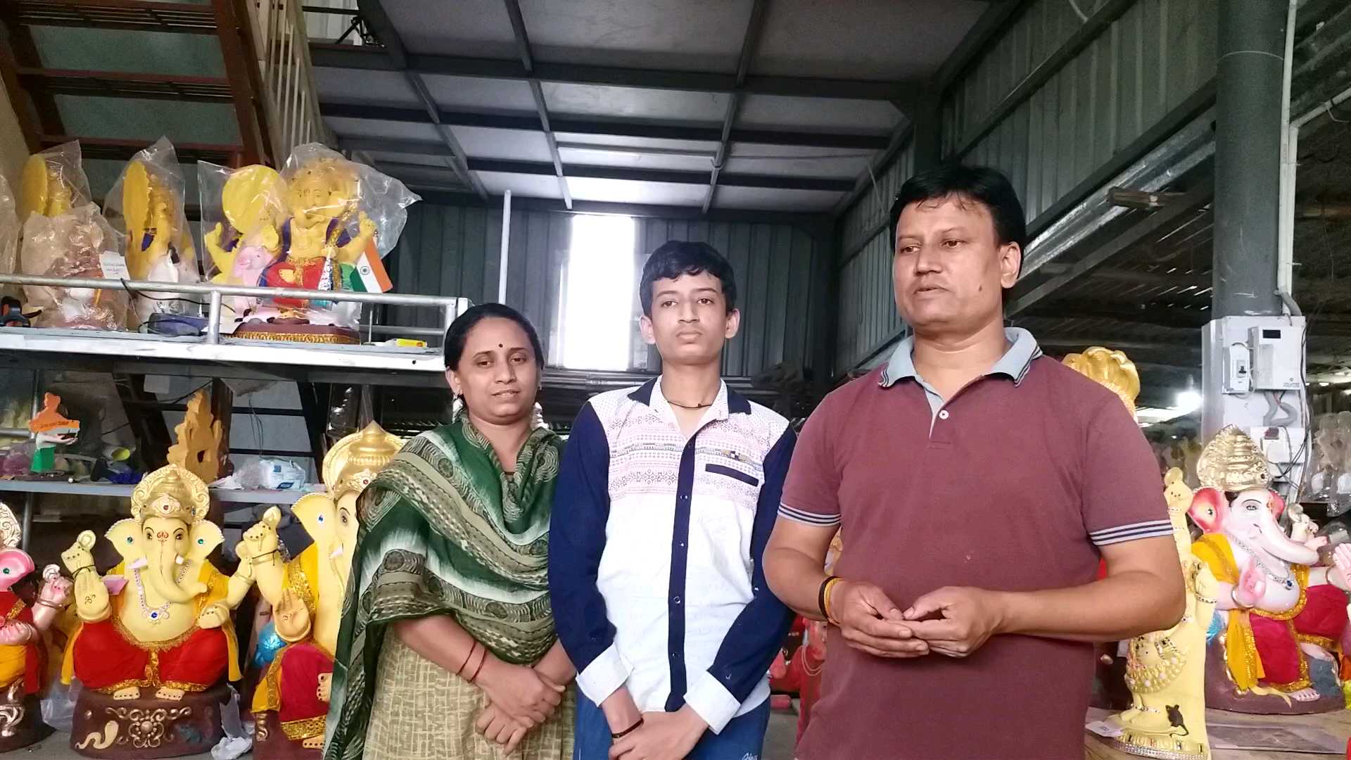 NRI's Helping the Maker of Ganesha Idol in Dharwad by Celebrating VIrtual Ganeshotsva