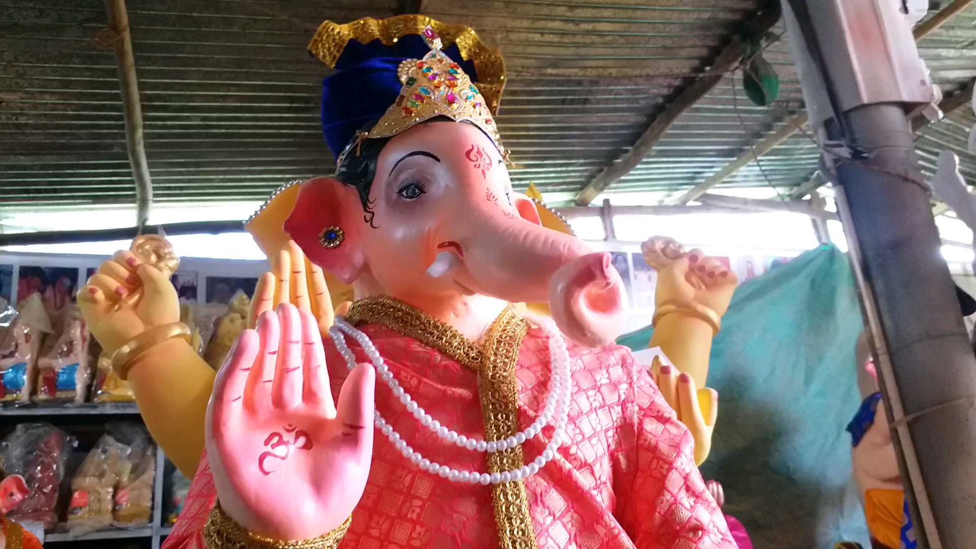 NRI's Helping the Maker of Ganesha Idol in Dharwad by Celebrating VIrtual Ganeshotsva