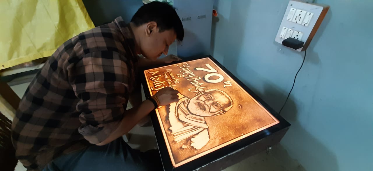 Dharwad artist wishes PM Modi through his sand art