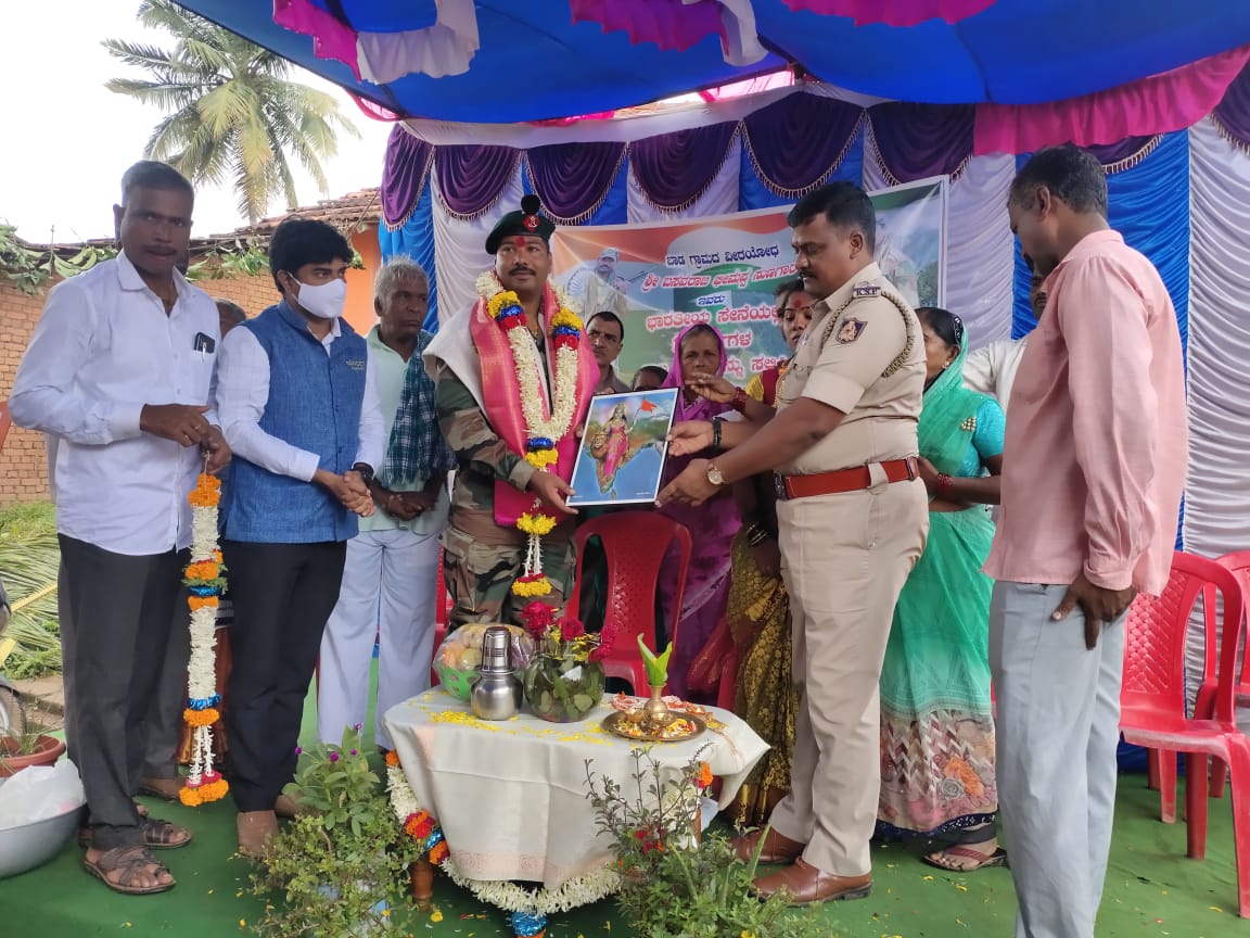 Villagers heartily welcomed a warrior at Dharwad