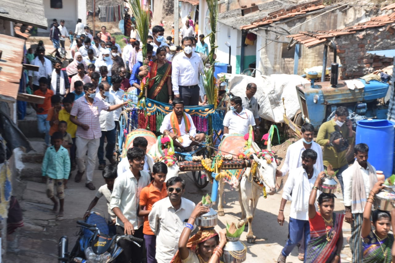 grand welcome for dharwad dc during dc village stay