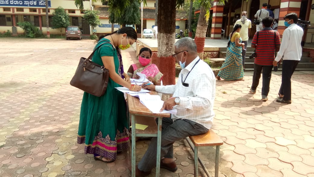 North East MLc Election, Voting being of North East MLc Election, North East MLc Election Voting being, ಈಶಾನ್ಯ ಶಿಕ್ಷಕರ ಚುನಾವಣೆ, ಈಶಾನ್ಯ ಶಿಕ್ಷಕರ ಚುನಾವಣೆ ಮತದಾನ ಆರಂಭ, ಈಶಾನ್ಯ ಶಿಕ್ಷಕರ ಚುನಾವಣೆ ಸುದ್ದಿ, ಈಶಾನ್ಯ ಶಿಕ್ಷಕರ ಚುನಾವಣೆ 2020 ಸುದ್ದಿ, ಎಂಎಲ್​ಸಿ ಚುನಾವಣೆ, ಎಂಎಲ್​ಸಿ ಚುನಾವಣೆ 2020, ಎಂಎಲ್​ಸಿ ಚುನಾವಣೆ 2020 ಸುದ್ದಿ,