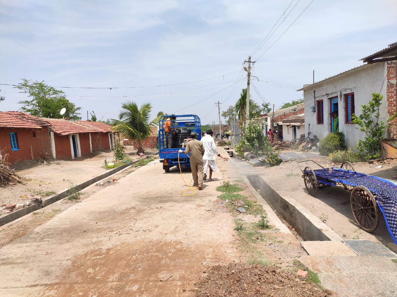 Corona panic: Bleaching powder spray in rural areas