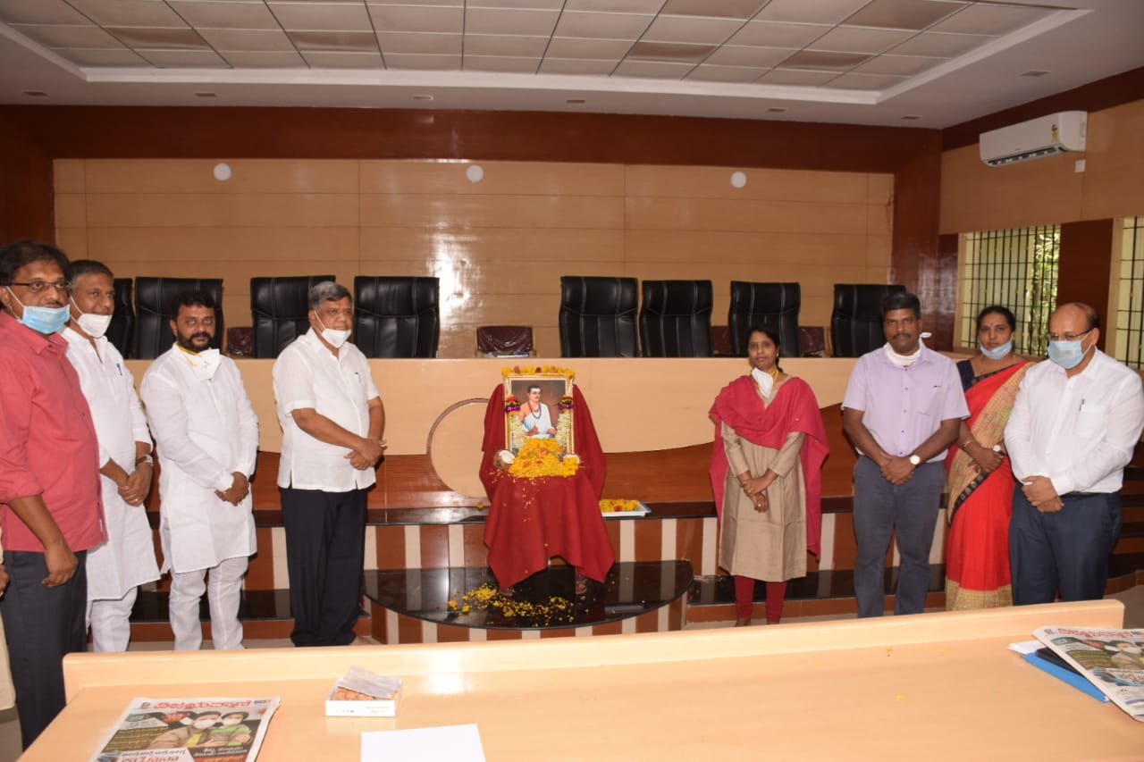 Minister Jagadish Shettar made his presence in Basavajayanthi