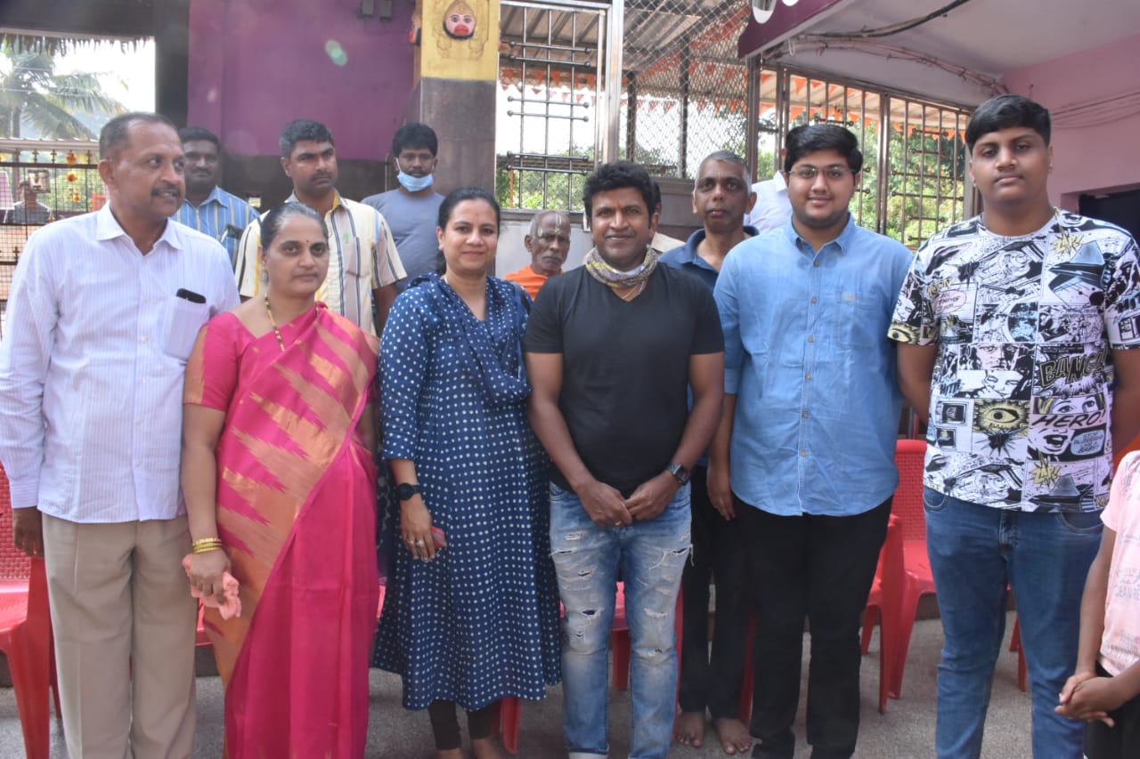 Puneeth Rajkumar visited Nuggikeri Hanuman Temple