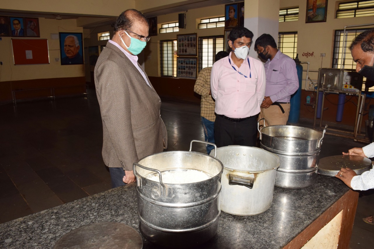 Judge R.chinnanna who visited the shelters of migrant workers