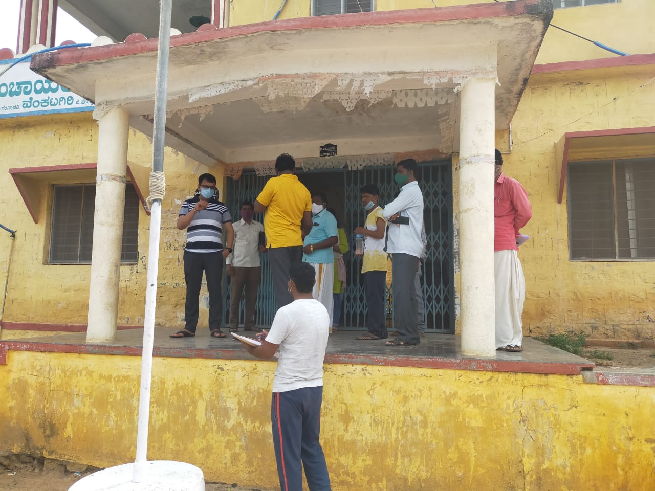 Assistant Commissioner Narayana Kanaka reddy inspected polling stations