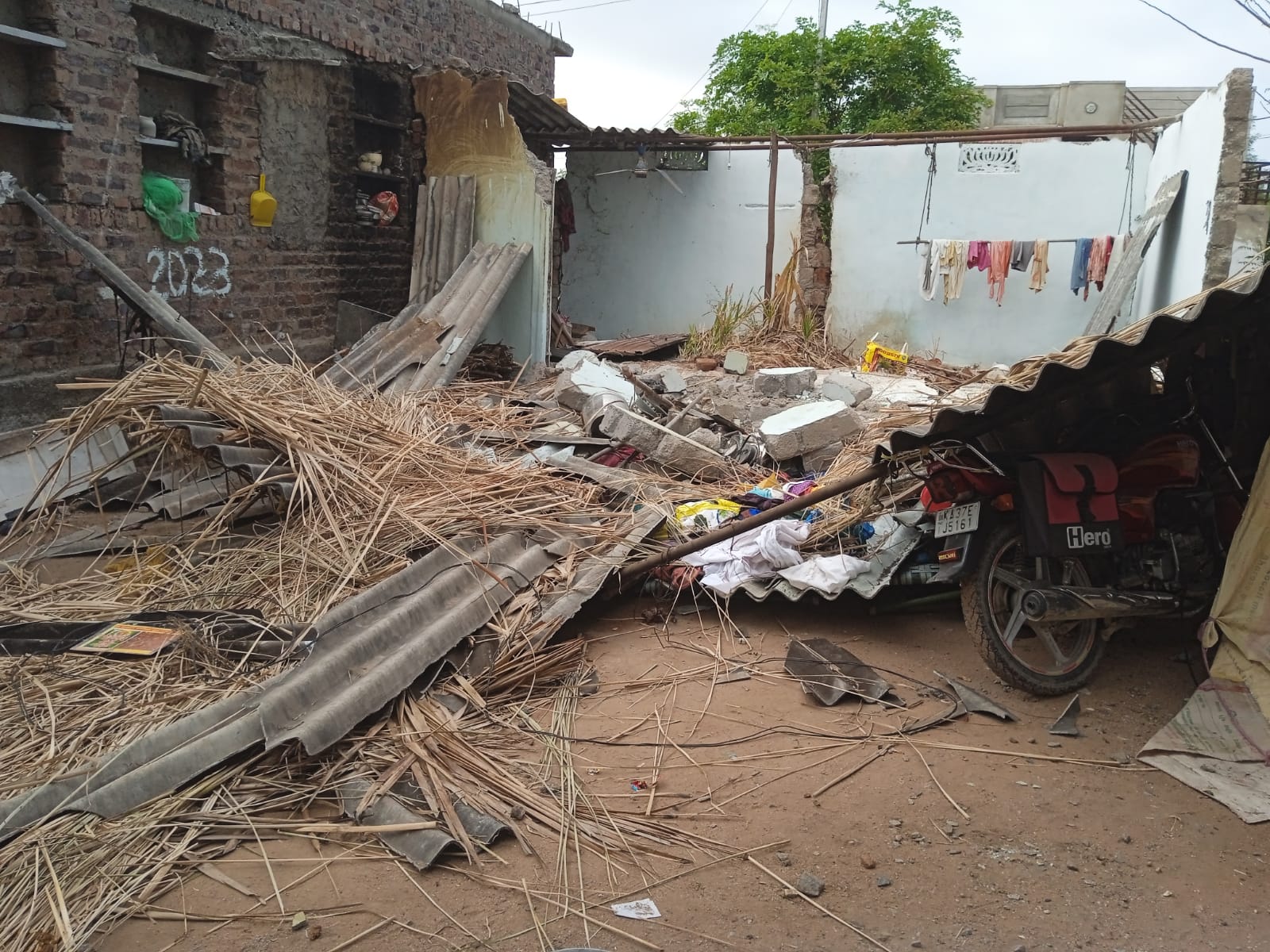 House Damaged Due To Rains 2 Died In Karnataka