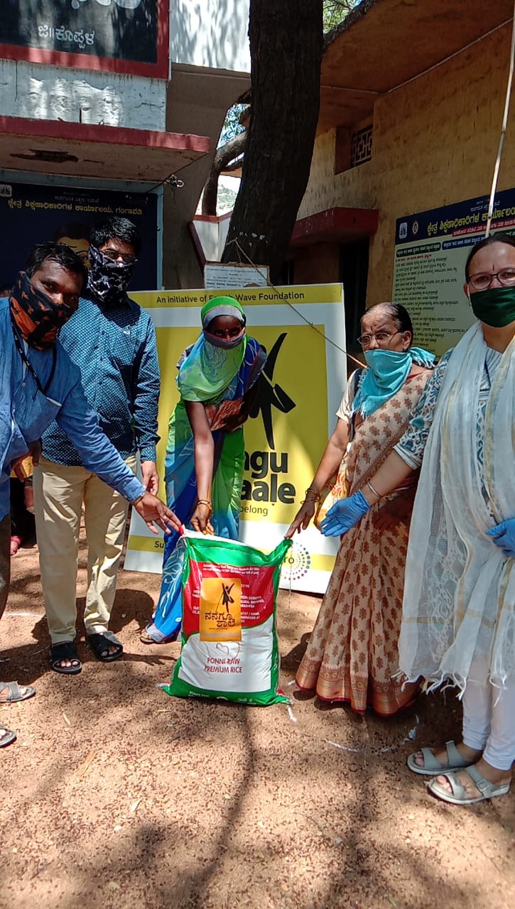 food kit distribution to students