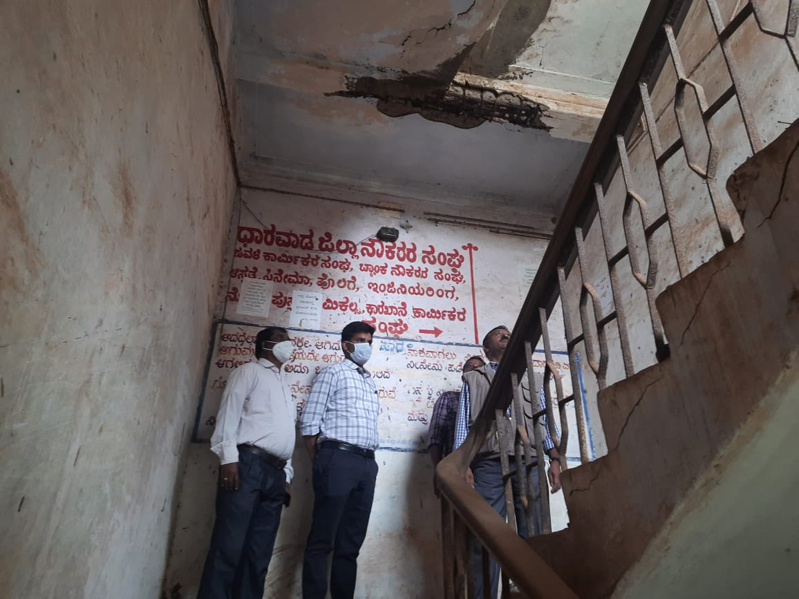 Notice to clearing shops in dilapidated building  in hubballi