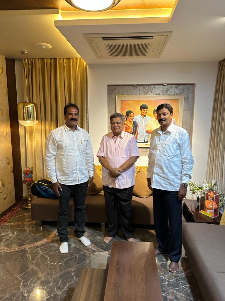 Ramesh Jarakiholi meets Pralhad Joshi and Jagdish Shettar