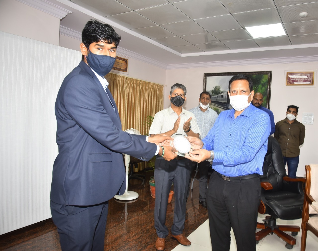 Southwestern Railways honors sportspersons