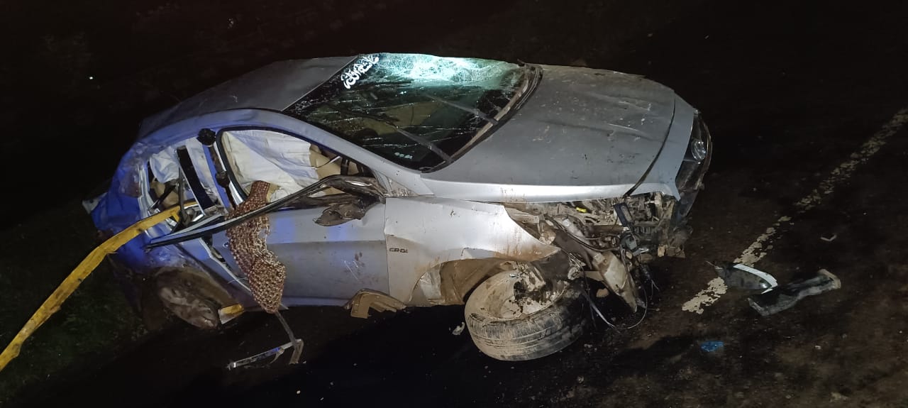 road accident at Hubli  Three people killed in road accident  Hubli accident news  ಹುಬ್ಬಳ್ಳಿಯಲ್ಲಿ ಭೀಕರ ರಸ್ತೆ ಅಪಘಾತ  ಕಾರು ಪಲ್ಟಿಯಾಗಿ ಮೂವರು ಮೃತ  ಕಾರು ಚಾಲಕನ ನಿಯಂತ್ರಣ ತಪ್ಪಿ ಪಲ್ಟಿ  ಹುಬ್ಬಳ್ಳಿ ಗ್ರಾಮೀಣ ಪೊಲೀಸ್ ಠಾಣೆಯಲ್ಲಿ ಪ್ರಕರಣ