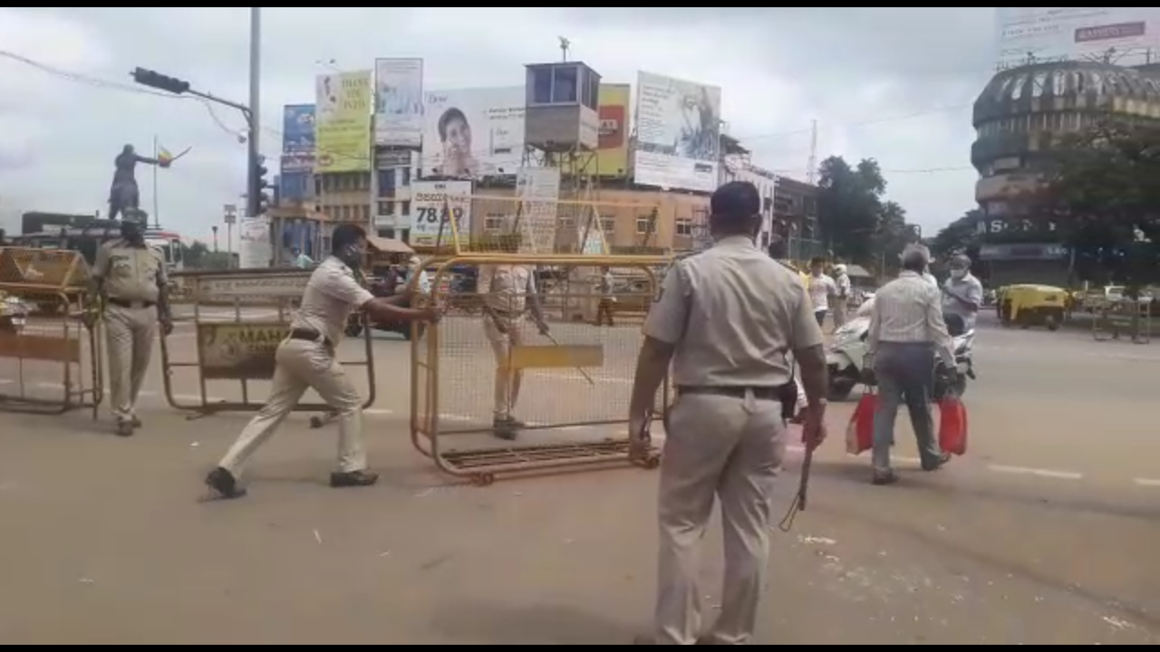 Lathi Charge by Hubli Police