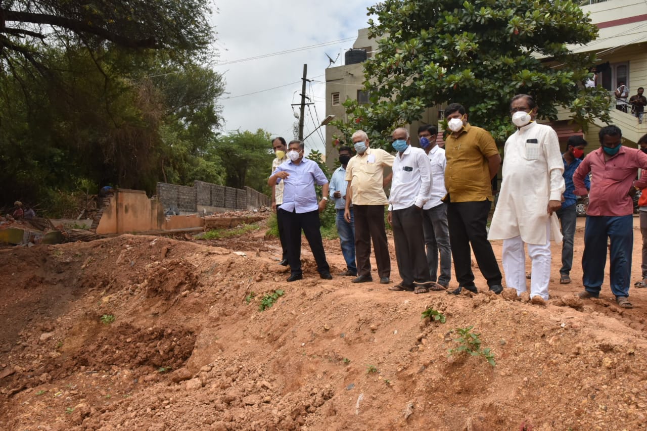 Minister shettar visits to hubli development works