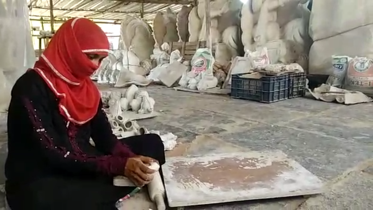 muslim woman making ganesh Idol in hubli