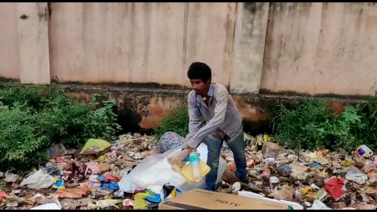 Corona effect on Rag pickers, Corona effect on Rag pickers life, Corona effect on Rag pickers life in Hubli, ಚಿಂದಿ ಆಯುವವರ ಬದುಕು ಛಿದ್ರ, ಚಿಂದಿ ಆಯುವವರ ಬದುಕು ಛಿದ್ರಗೊಳಿಸಿದ ಕಿಲ್ಲರ್ ಕೊರೊನಾ, ಹುಬ್ಬಳ್ಳಿಯಲ್ಲಿ ಚಿಂದಿ ಆಯುವವರ ಬದುಕು ಛಿದ್ರ,