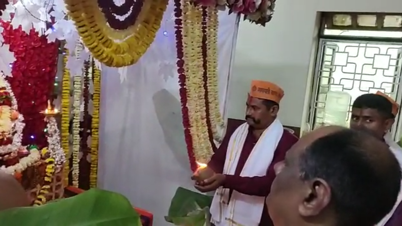 Install of Ganesha idol at Gokulroad Police Station