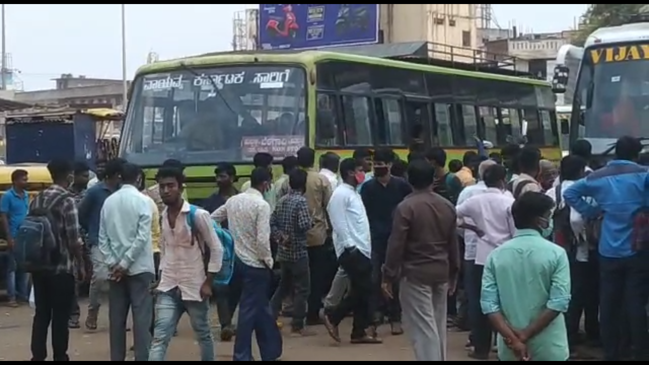 Transport strike, Transport strike news, 26 employees suspend, 26 employees suspend by NWKSRTC, ಸಾರಿಗೆ ಮುಷ್ಕರ, ಸಾರಿಗೆ ಮುಷ್ಕರ ಸುದ್ದಿ, 26 ನೌಕರರು ವಜಾ, ಎನ್​ಡಬ್ಲ್ಯೂಕೆಎಸ್​ಆರ್​ಟಿಸಿಯಿಂದ 26 ನೌಕರರು ವಜಾ,