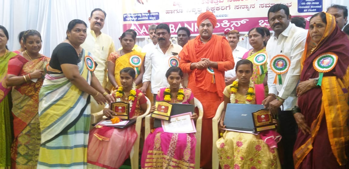 It should be the job of saving government schools : Basavaraja Horatti