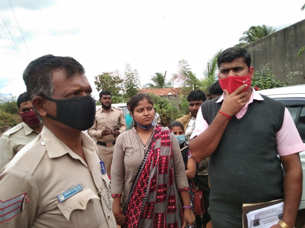 ಬಾಲ್ಯ ವಿವಾಹ ತಡೆದ ಪೊಲೀಸರು ಹಾಗೂ ಮಕ್ಕಳ ರಕ್ಷಣಾ ಘಟಕದ ಸಿಬ್ಬಂದಿ