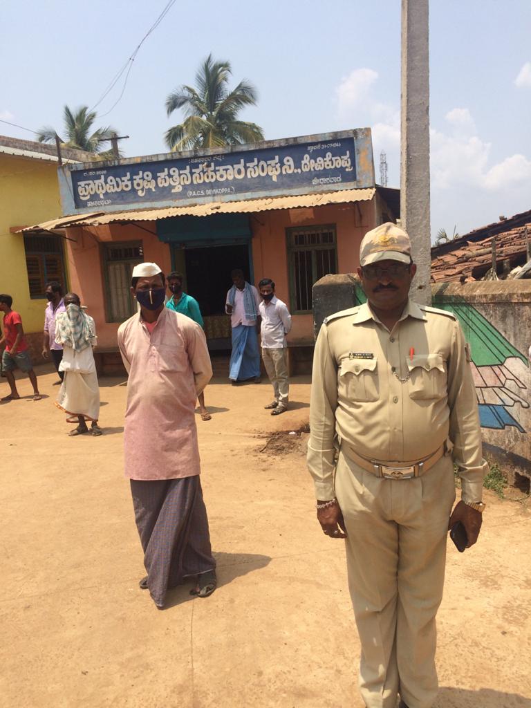 ಮಾಜಿ ಹೋಂಗಾರ್ಡ್​ ನಿಶ್ವಾರ್ಥ ಕಾರ್ಯ