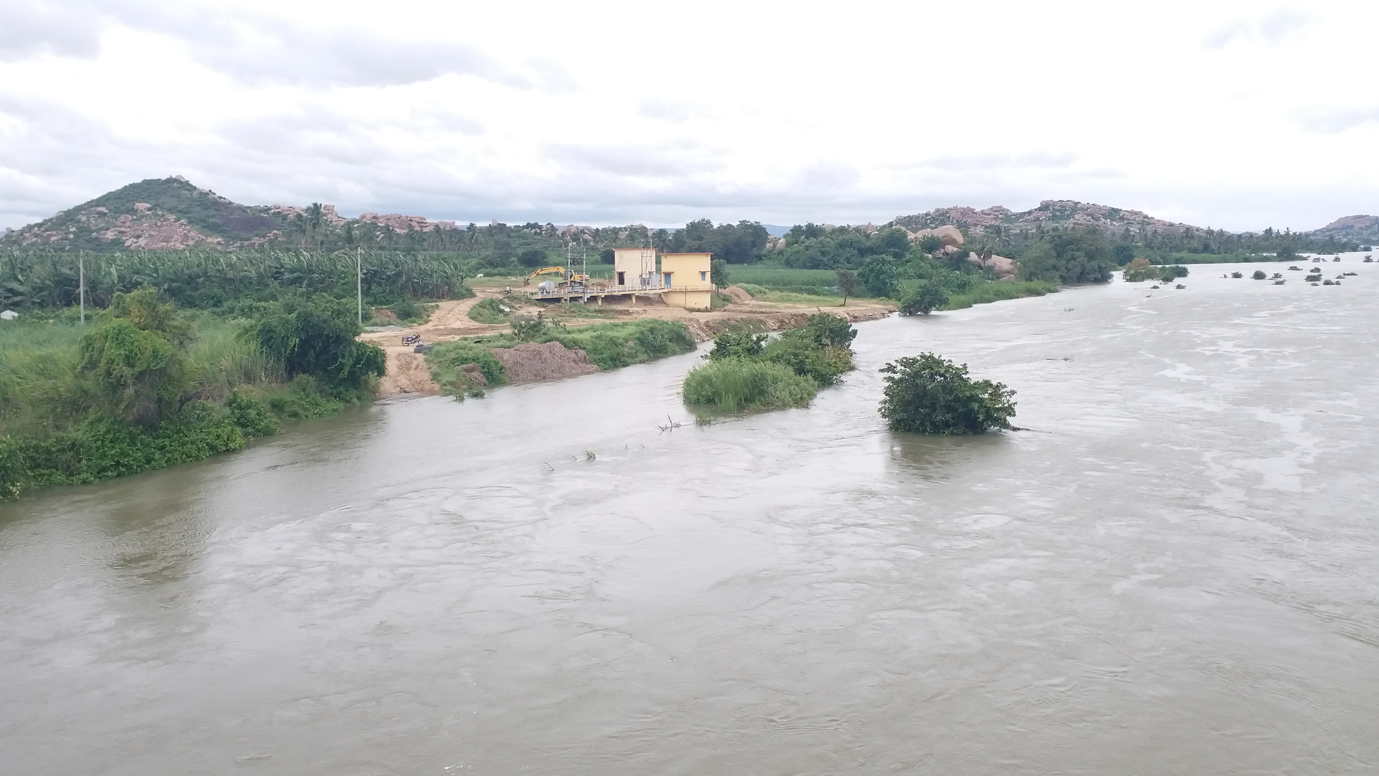 Comply bridge traffic is ban as a precautionary measure