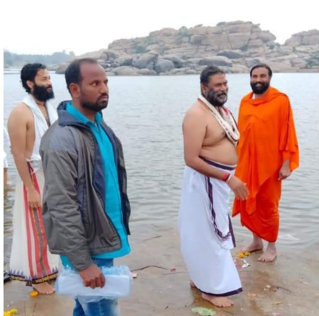 Ministers Anand Singh and B Sriramulu took holy bath in Tungabhadra river