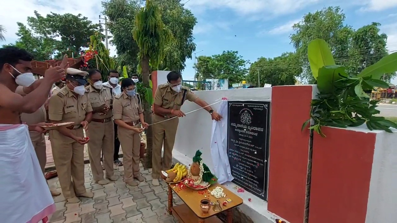 Cops developed A beautiful Garden near Police station in Channarayapattana