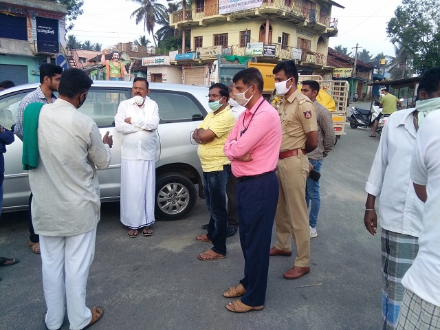 AT Ramaswamy visited ArakalgoduVegetable Market