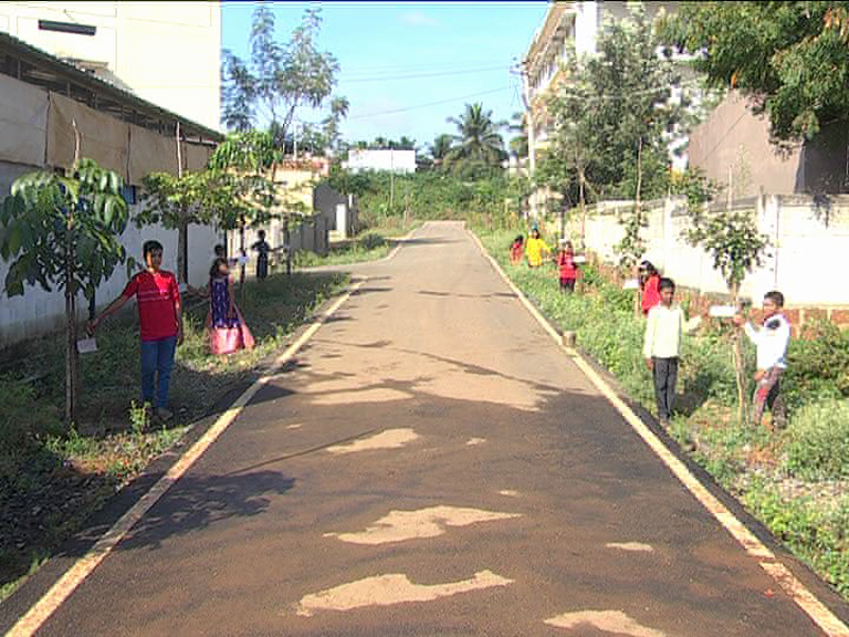 childrens-involved-in-protection-of-plants-in-haveri