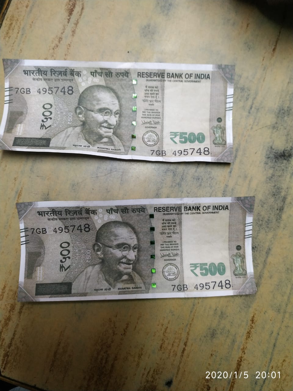 Publics surrendered a person to police who was transacting fake notes