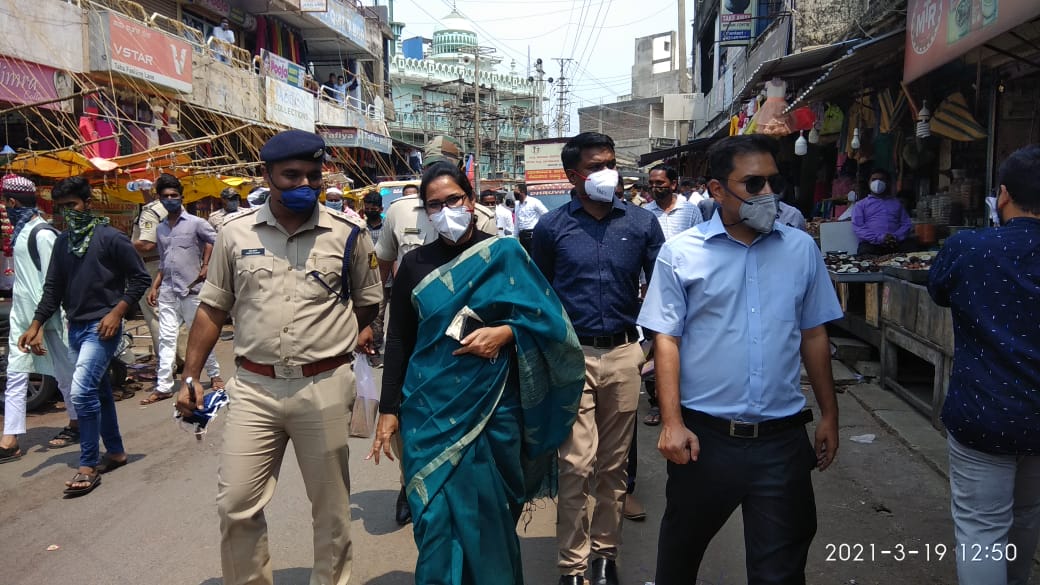 Kalaburagi DC raised corona awareness, Kalaburagi DC raised corona awareness among people, Kalaburagi dc VV Jyothsna, Kalaburagi dc VV Jyothsna news, ಕೊರೊನಾ ಬಗ್ಗೆ ಜನರಲ್ಲಿ ಜಾಗೃತಿ ಮೂಡಿಸಿದ ಡಿಸಿ, ಕೊರೊನಾ ಬಗ್ಗೆ ಜನರಲ್ಲಿ ಜಾಗೃತಿ ಮೂಡಿಸಿದ ಕಲಬುರಗಿ ಡಿಸಿ, ಕಲಬುರಗಿ  ಜಿಲ್ಲಾಧಿಕಾರಿ ವಿವಿ ಜ್ಯೋತ್ಸ್ನಾ, ಕಲಬುರಗಿ ಜಿಲ್ಲಾಧಿಕಾರಿ ವಿವಿ ಜ್ಯೋತ್ಸ್ನಾ ಸುದ್ದಿ,