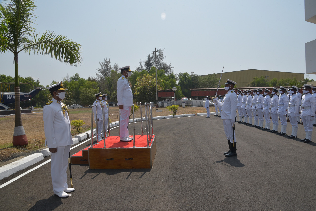 Vice Admiral Visits Kadamba Naval Base