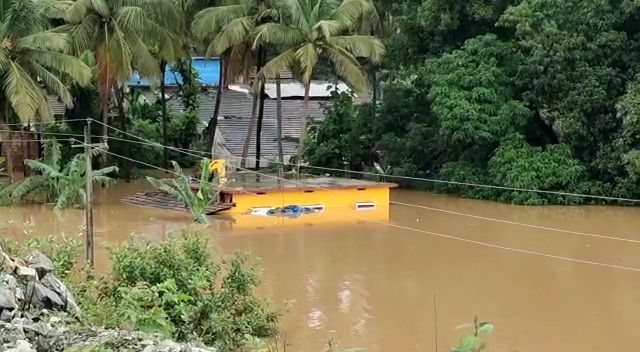 Heavy Rain lashes Karnataka