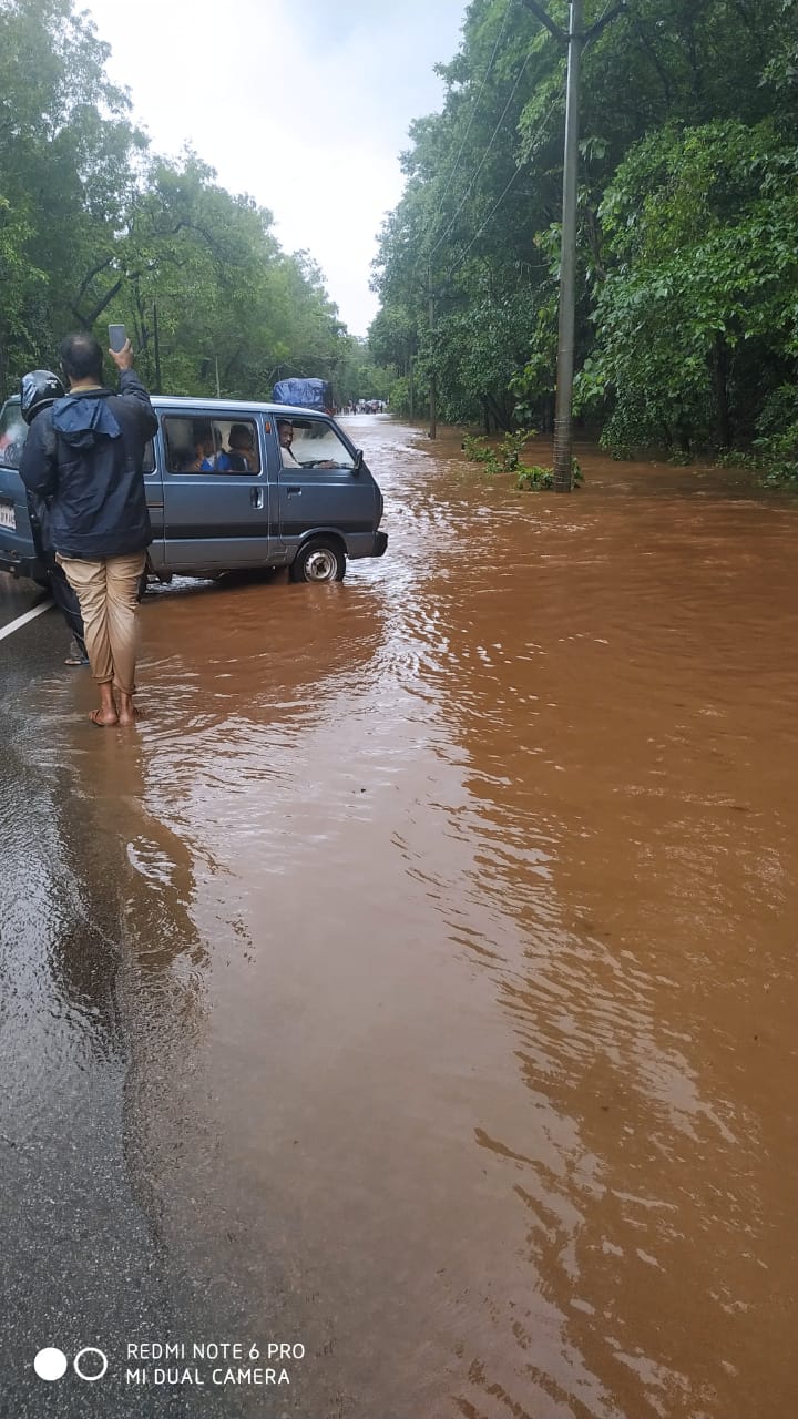 ನೆರೆ ನೀರಿನಲ್ಲಿ ಕೊಚ್ಚಿ ಹೋದ ವ್ಯಕ್ತಿ