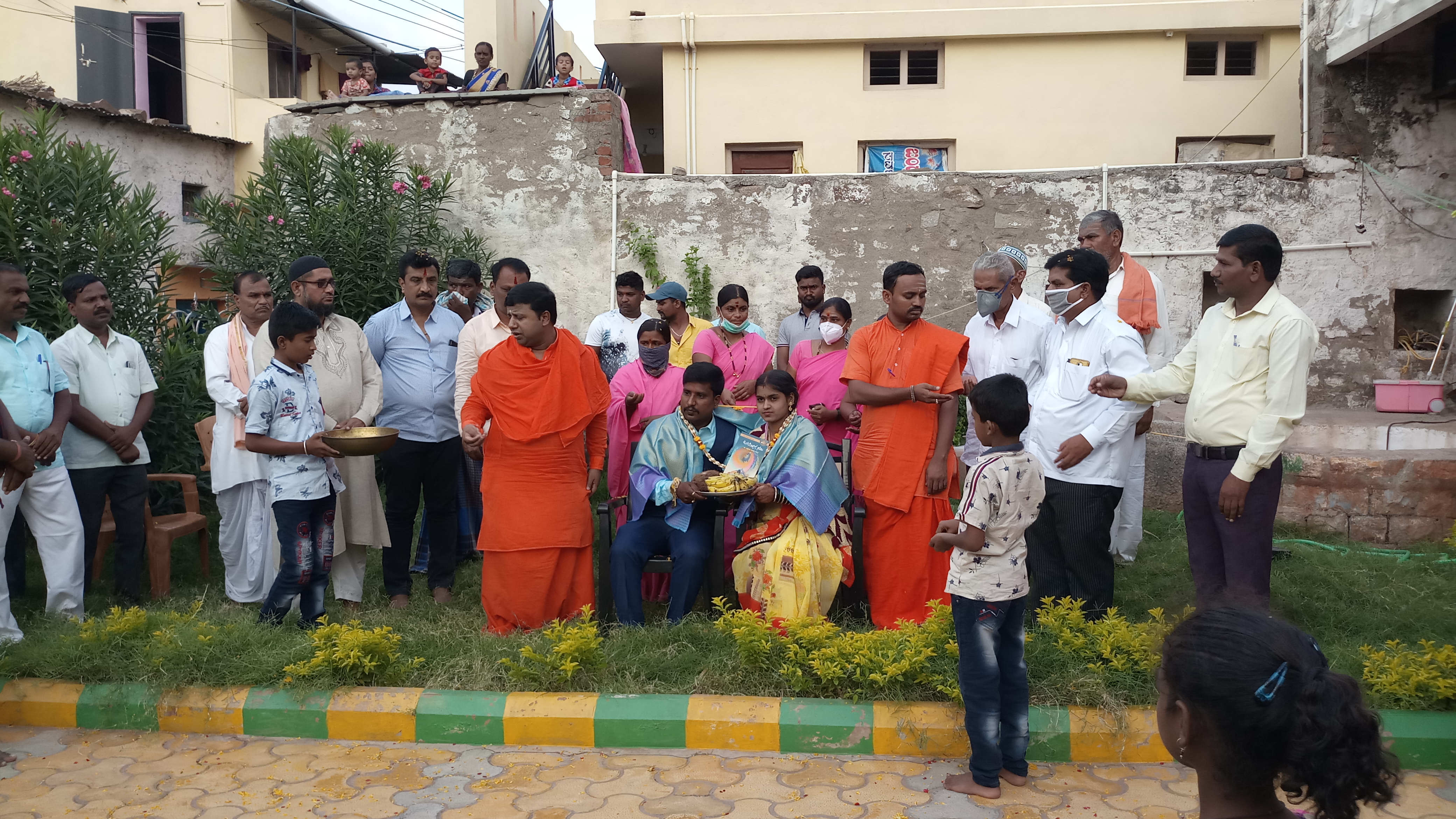 A couple  married  amid a Sunday curfew in muddebihal