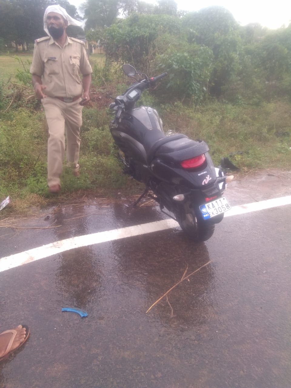 man killed in road accident, A man killed in road accident at Mandya, Mandya road accident, Mandya road accident news, ರಸ್ತೆ ಅಪಘಾತದಲ್ಲಿ ವ್ಯಕ್ತಿ ಸಾವು, ಮಂಡ್ಯದಲ್ಲಿ ರಸ್ತೆ ಅಪಘಾತದಲ್ಲಿ ವ್ಯಕ್ತಿ ಸಾವು, ಮಂಡ್ಯ ರಸ್ತೆ ಅಪಘಾತ, ಮಂಡ್ಯ ರಸ್ತೆ ಅಪಘಾತ ಸುದ್ದಿ,