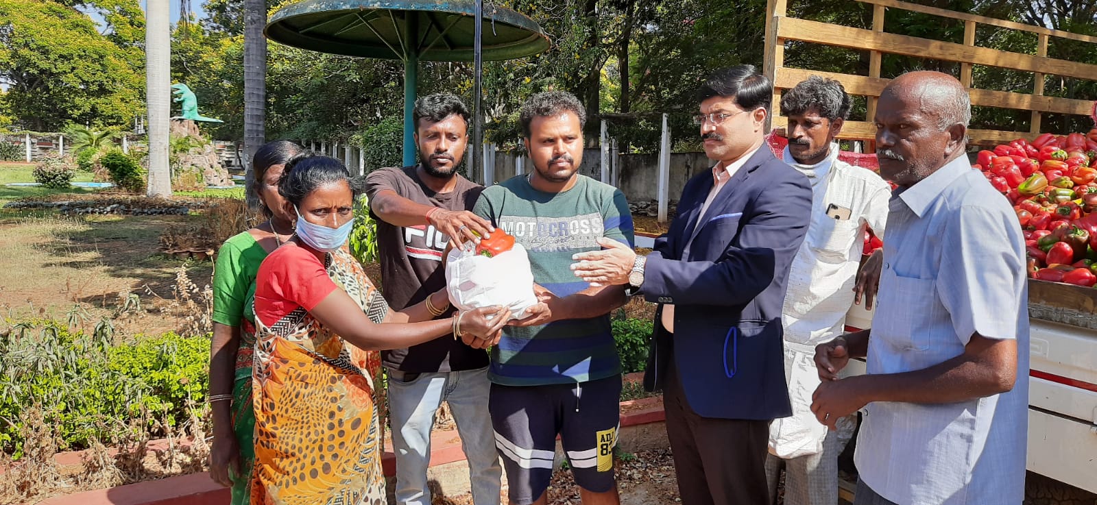 former donate capsicum  to district administration