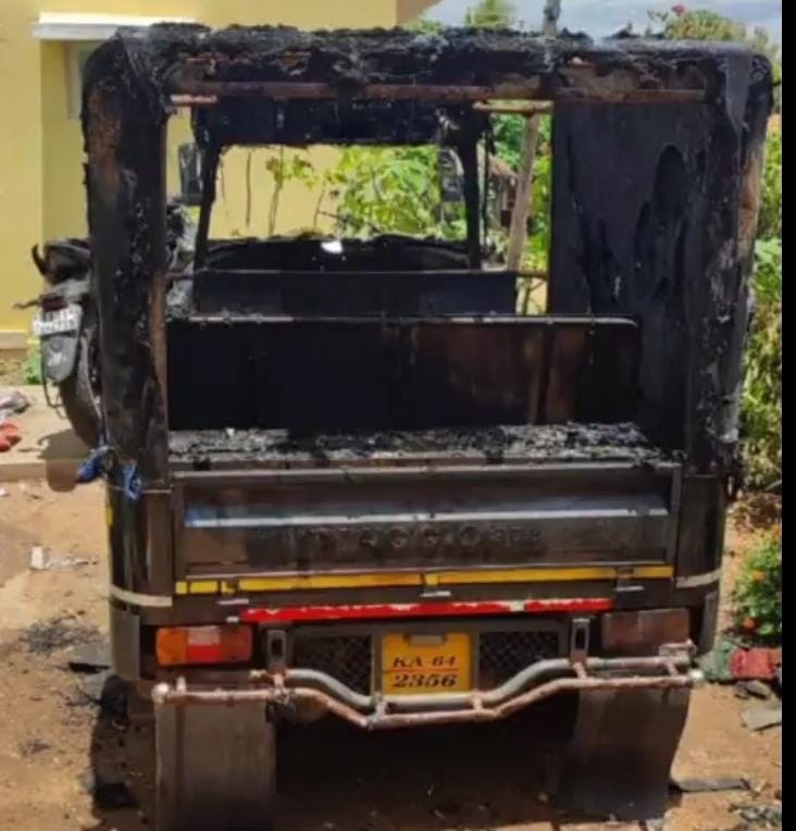 Miscreants set fire to auto and bike